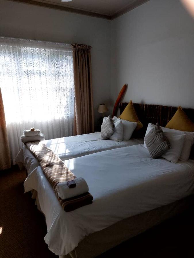 Bush Pillow Guest House Очиваронго Екстер'єр фото