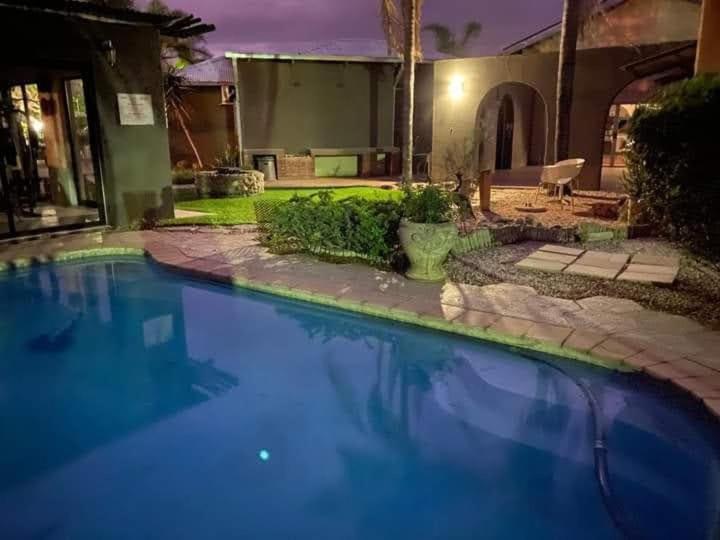 Bush Pillow Guest House Очиваронго Екстер'єр фото