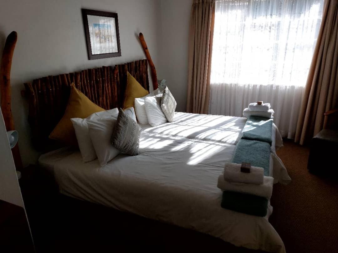 Bush Pillow Guest House Очиваронго Екстер'єр фото